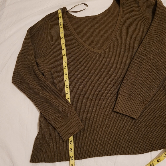 Banana Republic V-Back Pullover Sweater Sz L, New Heritage Olive - Picture 2 of 7